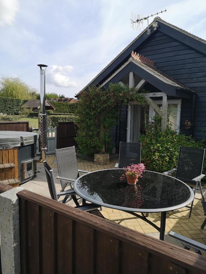 Oak Cottage With Private Log Fired Hot Tub Maidstone Esterno foto