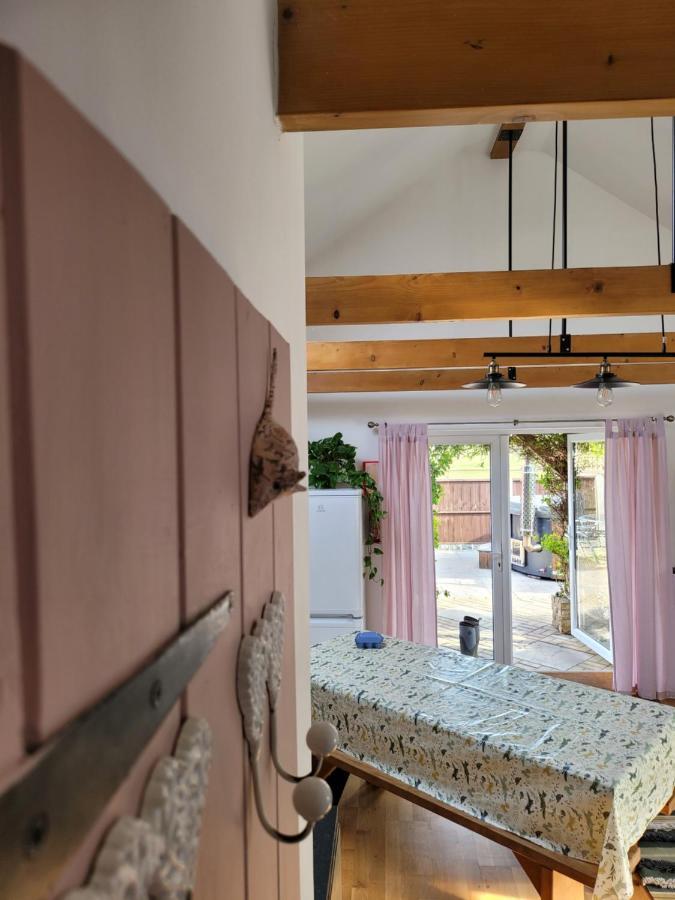 Oak Cottage With Private Log Fired Hot Tub Maidstone Esterno foto