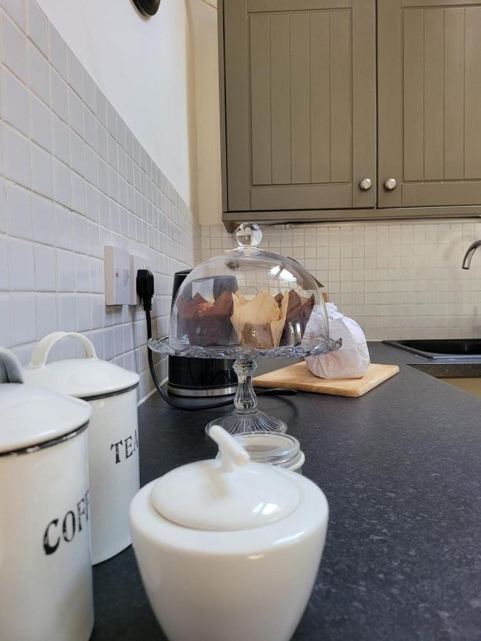 Oak Cottage With Private Log Fired Hot Tub Maidstone Esterno foto